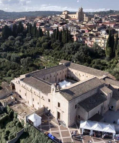 Sortino, il barocco risorto dalle macerie: un gioiello d’arte tra chiese e palazzi settecenteschi